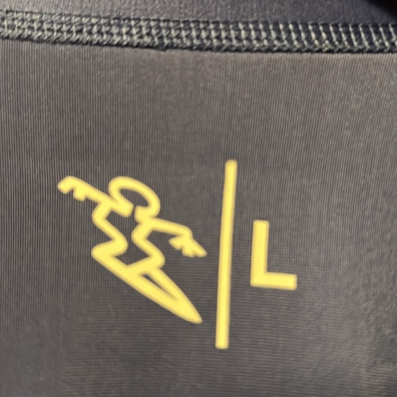 Like New Da Hui Cove Blue LS Rashguard was born in Hawaii by a group of surfer! - Picture 5 of 8